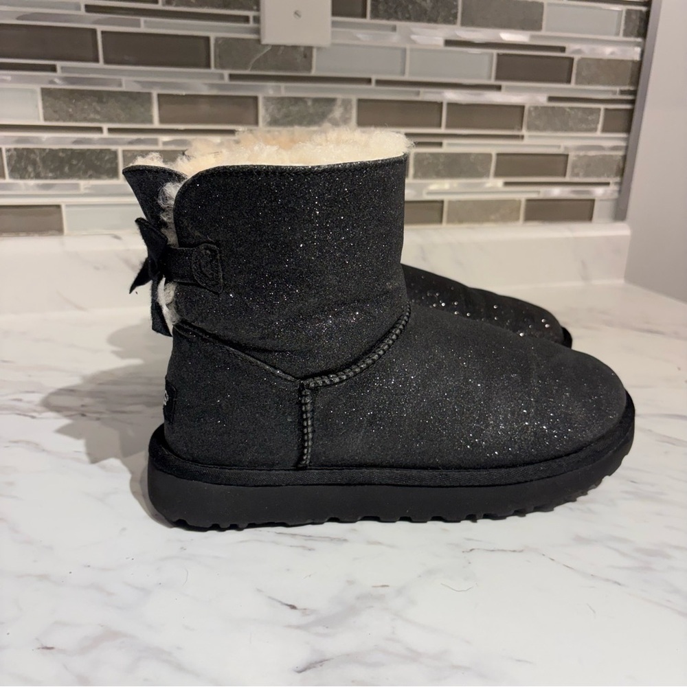 UGG Mini Bailey Bow‎ Sparkle black size 8